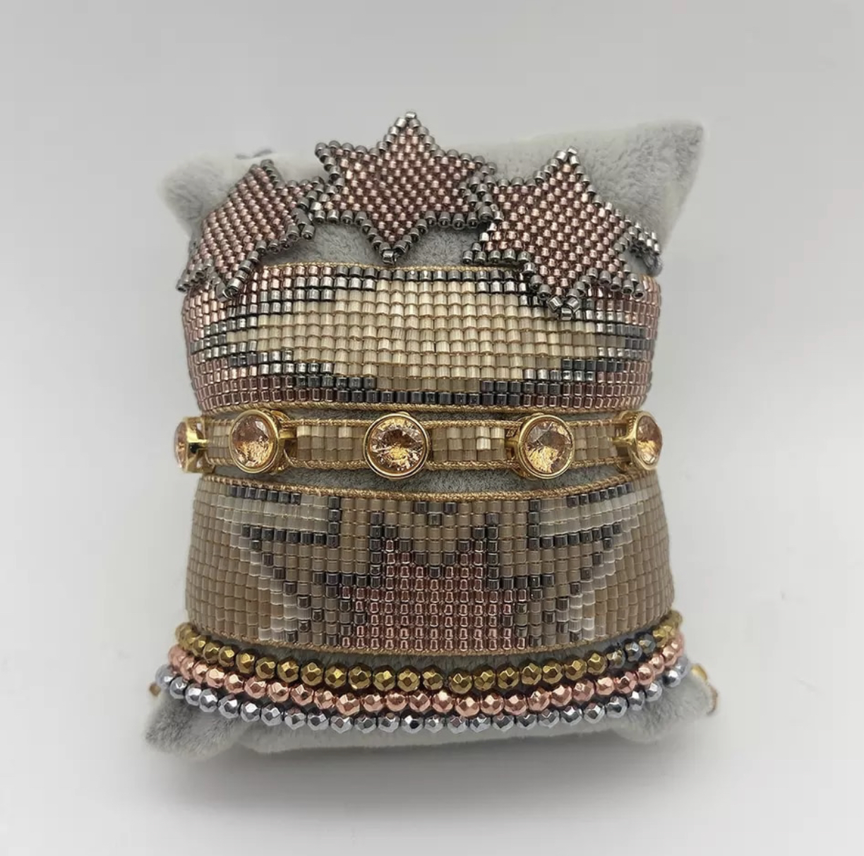 Sett med perlearmbånd golden star