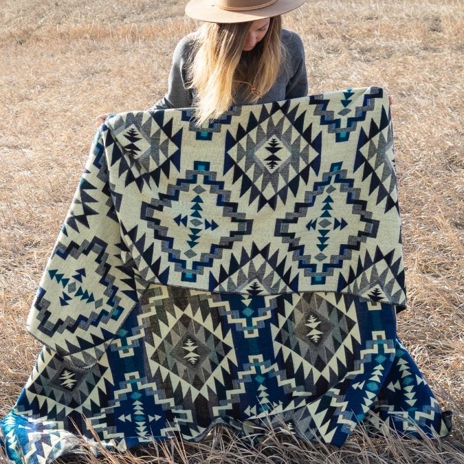 Alpakkapledd Andisk blue Chakana delvis framside og bakside