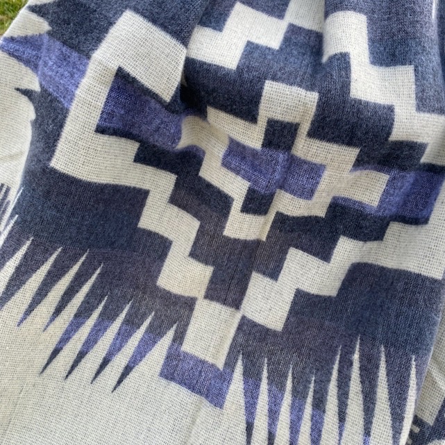 Alpakkapledd - Cloudy Lavendula - front nær