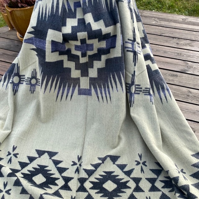 Alpakkapledd - Cloudy Lavendula bakside