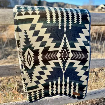 Aplakkapledd - Andean Forest