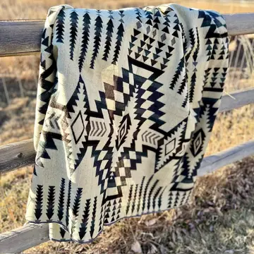 Aplakkapledd - Andean Forest